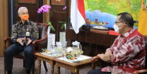 Ganjar Pranowo saat menerima audiensi Kepala Kantor Wilayah Kemenkumham Jateng A Yuspahruddin di ruang kerjanya,