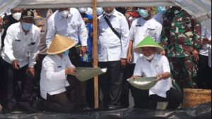 Menteri Kelautan dan Perikanan RI Sakti Wahyu Trenggono, melakukan kunjungan kerja di Kabupaten Kebumen