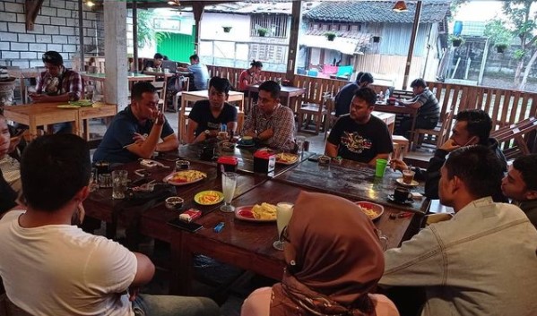 Istmiewa: Republik Cafe Jogja Tawarkan Kehangatan Kopi dan Suasana Keindonesiaan