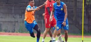 Sejumlah pemain Bhayangkara Solo FC saat menjalani latihan persiapan ikuti Piala Menpora 2021 di Stadion UNS Surakarta