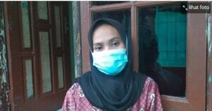 Siti Asiah (25) istri BS terduga teroris di Sukabumi