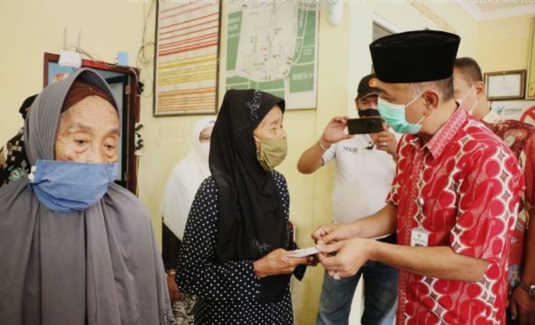 Baznas Jepara Salurkan Zakat Kepada 2 Ribu Warga Miskin