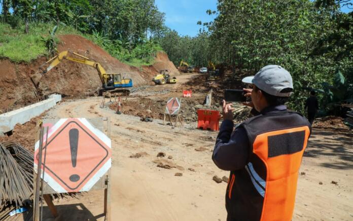 Jateng Sigap Perbaiki Jalan Rusak, Ribuan Aduan Selesai Tertangani