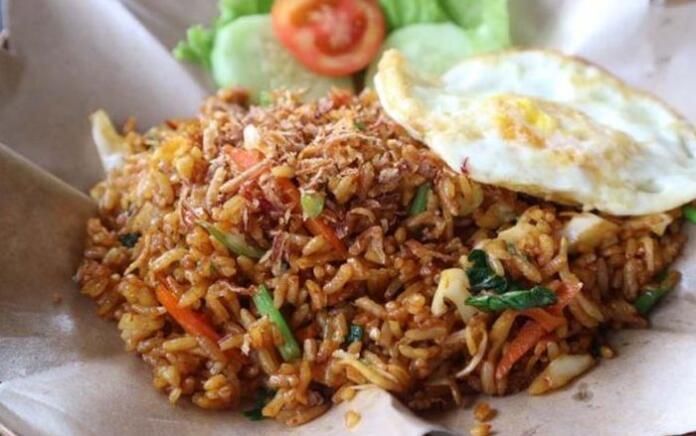 Nasi Goreng Gerobak Jalan Sersan Sadikin, Klaten, Dimasak Mantan Koki Masakan Eropa Jepang