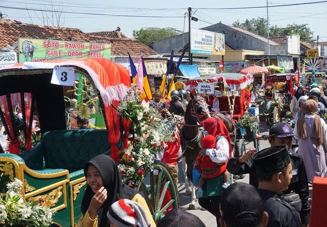 Grebeg Besar Demak Jadi Pelepas Kerinduan: 2 Ribu Nasi Bungkus Dibagikan