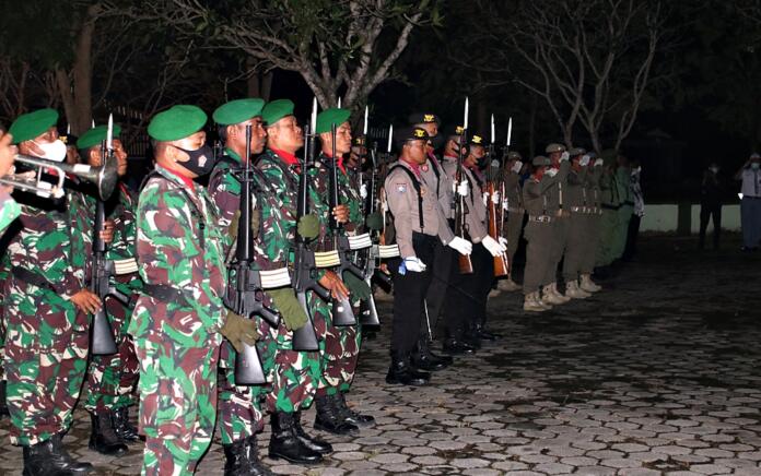 Dandim 0721/Blora Pimpin Apel Kehormatan dan Renungan Suci di TMP Wira Bhakti