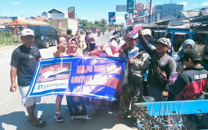 Eks Napiter Di Brebes Bagikan Bendera Merah Putih