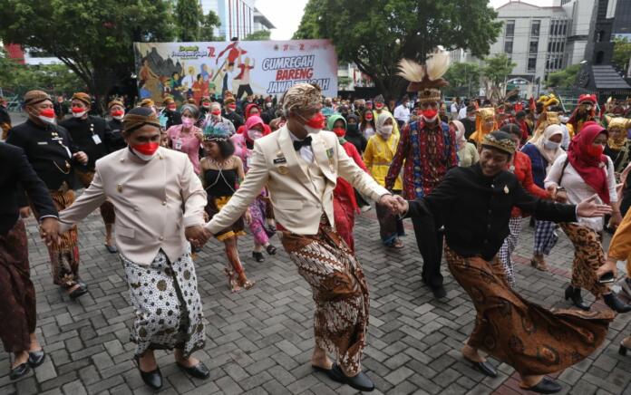 Berbagai Etnis Meriahkan HUT ke-72 Jawa Tengah