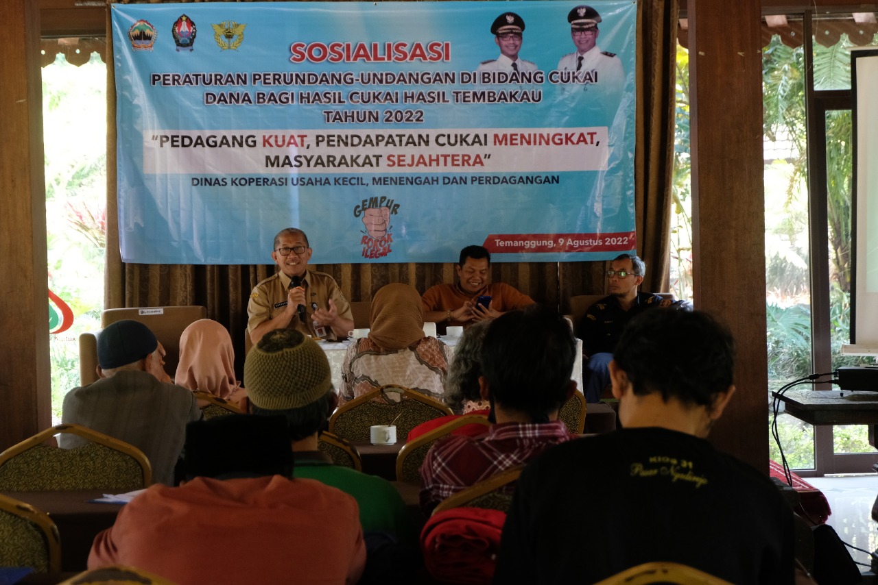 Tekan Peredaran Rokok Ilegal, Puluhan Pemilik Toko dan Warung Temanggung Ikuti Sosialisasi Cukai