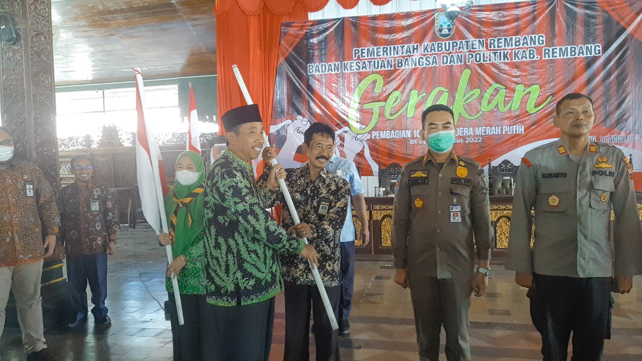 Pemkab Rembang Bagikan 10 Ribu Bendera Merah Putih