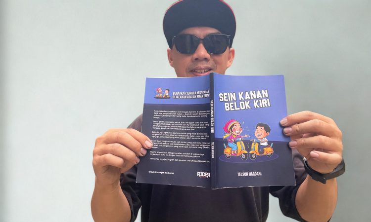 Sein Kanan Belok Kiri: Buku Baru Telson Hardani yang Mengguncang Kesadaran Pengendara Motor Indonesia Sein Kanan Belok Kiri: Buku Baru Telson Hardani yang Mengguncang Kesadaran Pengendara