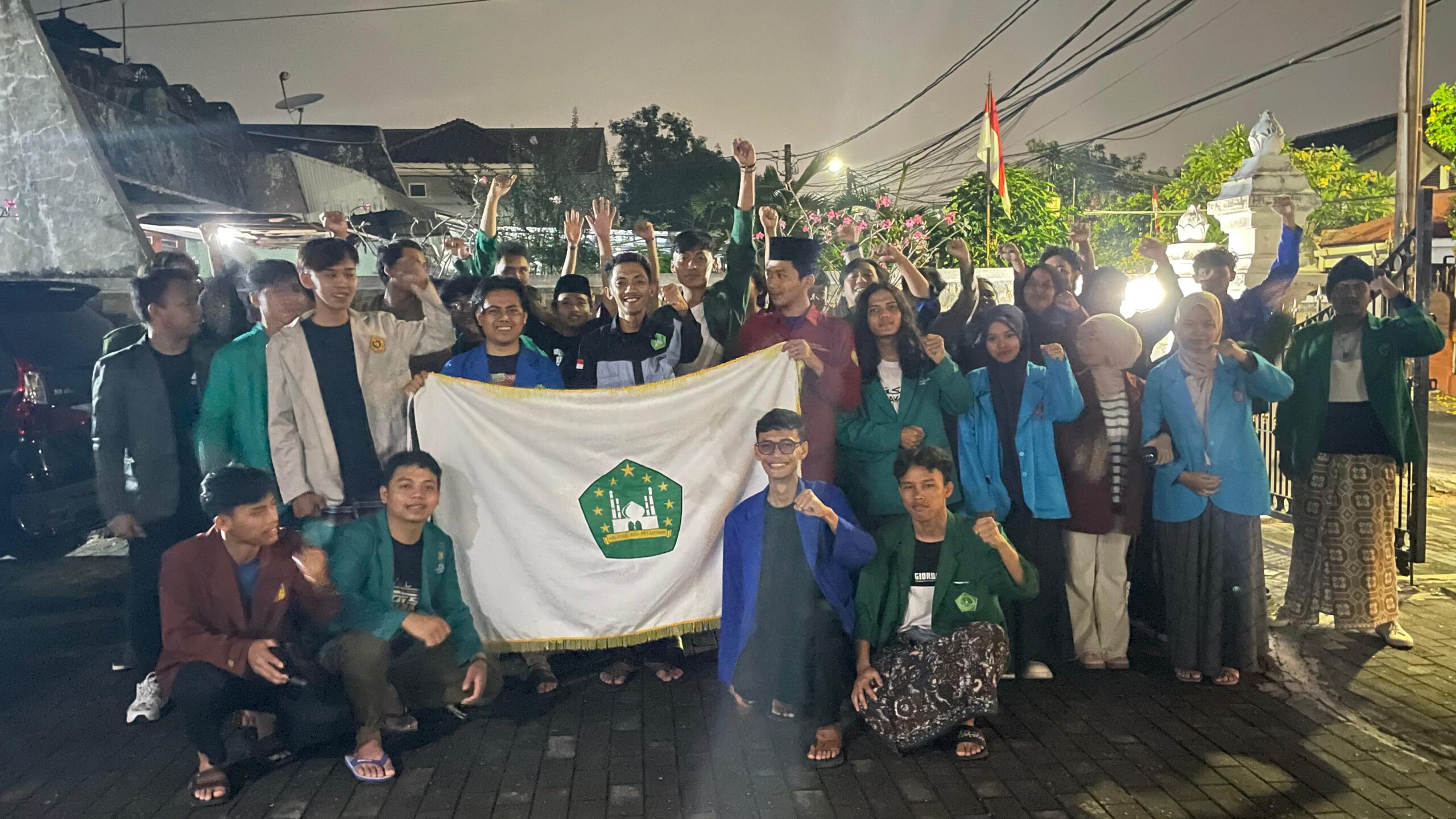 Pesantren Dilecehkan, Santri Bangkit : BEM Pesantren Seluruh Indonesia Serukan Aksi Damai di Istana Negara Pesantren Dilecehkan, Santri Bangkit : BEM Pesantren Seluruh Indonesia Serukan Aksi Damai di Istana Negara
