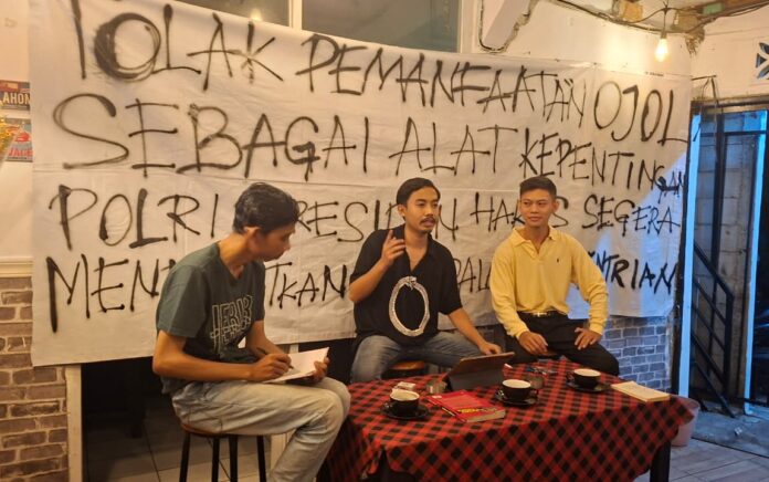 Lingkar Mahasiswa Nusantara Bersatu Tolak Dugaan Pemanfaatan Ojol Sebagai Alat Kepentingan Kepolisian dan Mendesak Presiden Segera Tempatkan Polri di Bawah Kementerian Lingkar Mahasiswa Nusantara Bersatu Tolak Dugaan Pemanfaatan Ojol Sebagai Alat Kepentingan Kepolisian dan Mendesak Presiden Segera Tempatkan Polri di Bawah Kementerian